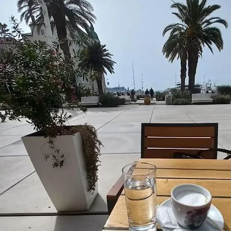 Central Perk - City Center Oasis Split